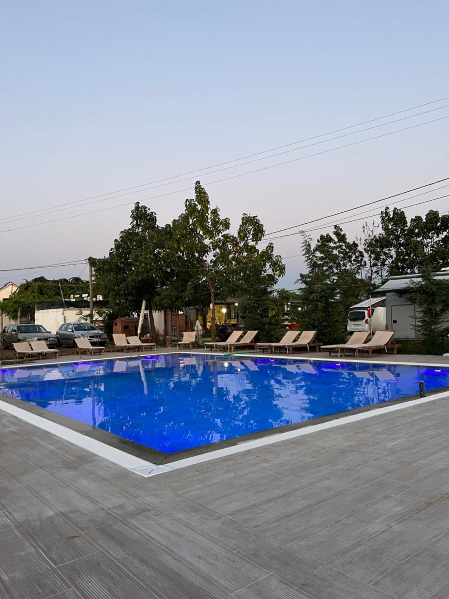 Windmill Shkodra Gesthouse Camping & Grill Ngoại thất bức ảnh