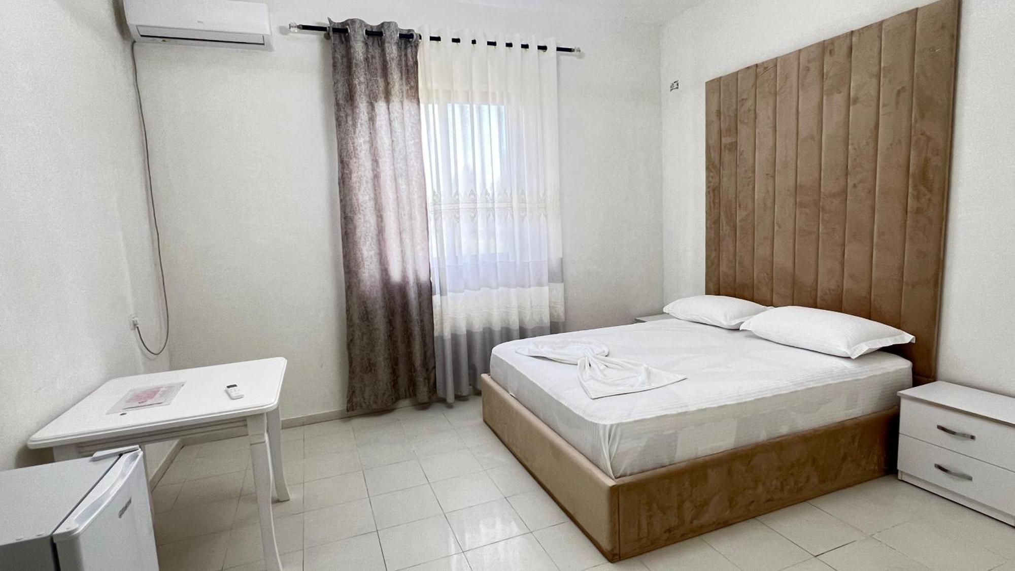 Windmill Shkodra Gesthouse Camping & Grill Ngoại thất bức ảnh